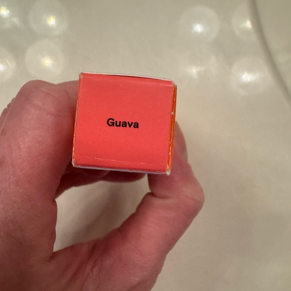 Kulfi Lassi Lips Staining Lip Oil - Guava - Picture 3 of 3